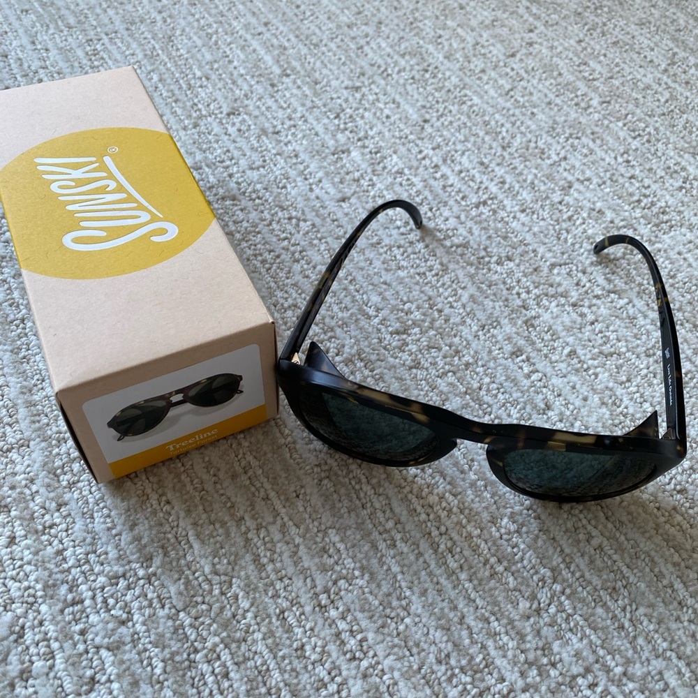 Aviator Style Sunski Sunglasses Tortoise Color with Sunshades, Case, and Box